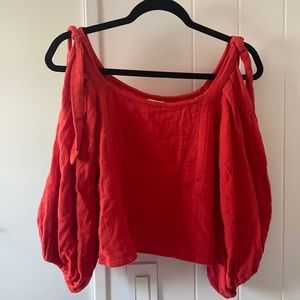 Size small billabong top with arm slits